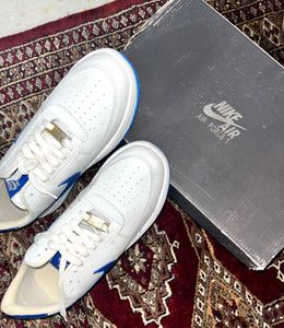 Nike Sneakers Of White And Blue Colour