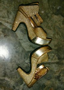 Sparkly Gold Heels ✨