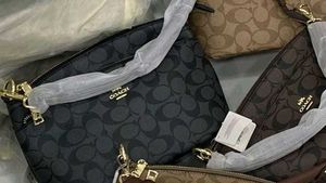 COACH 12AA QUALITY SHOULDER SLING WITHOUT BOX