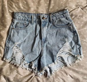 Distressed Denim Shorts 🩳