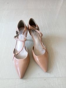 Nude Pumps