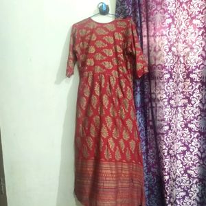 Handworked Naira Cut Kurti With Golden Print