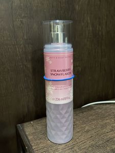 B&BW Strawberry Snowflakes