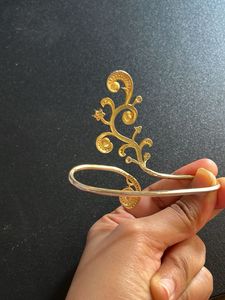 Elegant Floral Bangle Bracelet