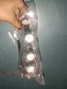 Beautiful Clutcher With Hair Bend