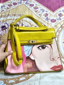 🔥 SUPER STYLISH HANDBAG WITH SLING ATTACHED