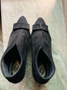 Black Heels Valvet