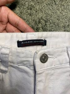 BillieJeans White Colour Shorts 🤍🤍