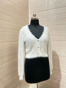 ZARA knit white fuzzy cropped cardigan