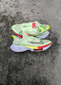 Nike Air Zoom Tempo NEXT% Flyease - Size 6