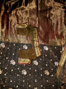 💥Elegant Floral Embroidered Saree🤎