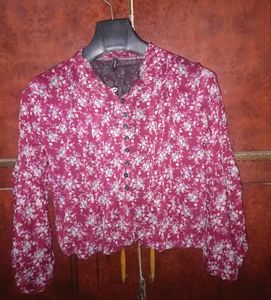 Beutiful Floral Top With Long Sleeves