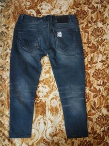 blackish type denim jeans