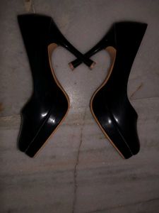 Killer Black Pumps
