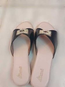 Elegant Black & Pink Flats