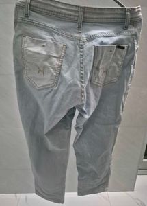 2 Cropped Jeans