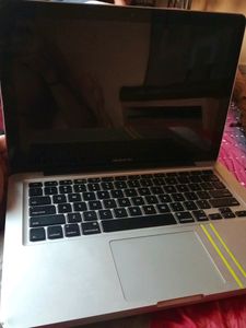 APPLE MACBOOK PRO Dead