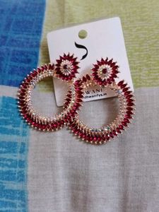 One Model And Multiple Colour Earrings