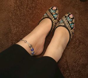 Floral Embroidered sandal 👡