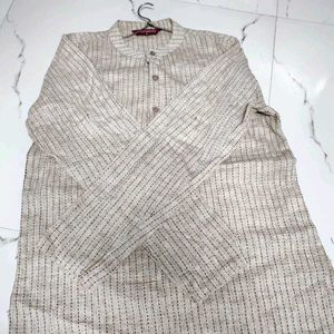 Men beige woven design kurta