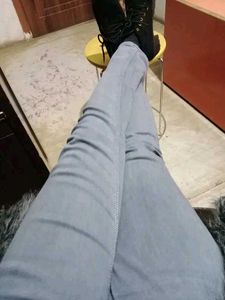 Stylish White Skinny Fit Jeans for Women