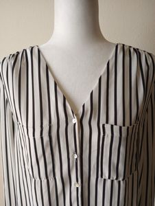 H&amp;M Black &amp; White Striped V Neck Long Sleeves