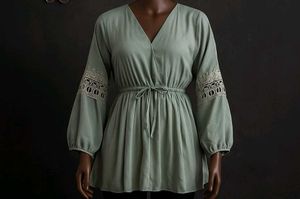 💚Sell 🎊🎉Elegant Green Lace Sleeve Top