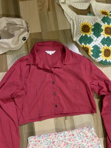 Outfit: Cropped Blouse &amp; Floral Mini Skirt
