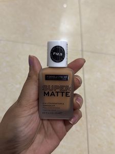 Makeup Revolution Super Matte Foundation