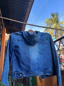 Hooded Denim Jacket 💙
