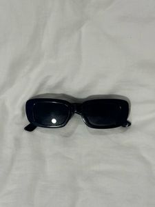 Chic Black Rectangle Sunglasses