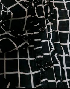 Vintage Look, Puff Sleeves &amp; Ruffle @Front