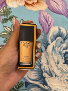 MAC Studio Fix Foundation NC 37