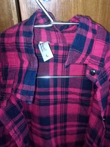 Red And Black Women&#39;s Shirt