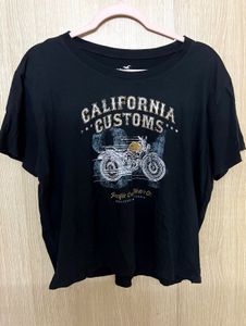 Casual Black "California Customs" Graphic