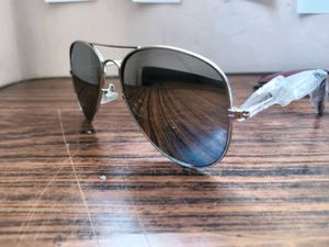 Ray-Ban Sunglasses With Silver color tint