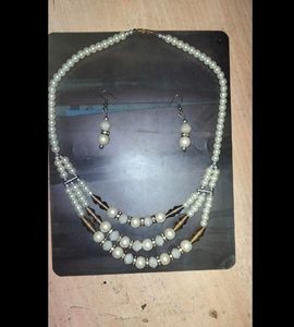 WHITE PEARL THREE LAYER NECKLACE WITH EARRINGS !