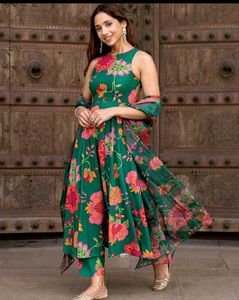 Klosia Green Flower Print Kurta Set