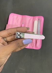 Nail Grooming Set With Polca Dot Pouch