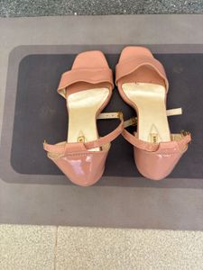 Donear Peach Block Heels Used Size 6