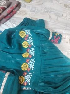 Nayra Cut Kurti Pent