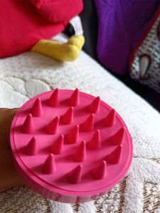 I Am Selling A Hair Massager Pink Colour
