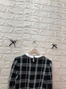 Black Korean sweater 🕸️🕷️🌷