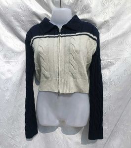 Stylish Cropped Knit Zip-Up