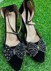 Chic Black Heels with Bow Detail