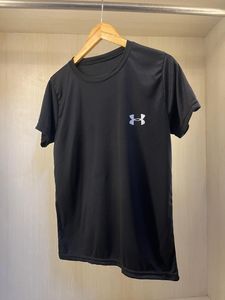 UNDER ARMOUR Solid Men Round Neck Black T-Shirt