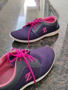 Volley Canvas Shoes - Size 7