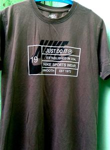 Nike T-shirt (XL)+1 T-shirt Free