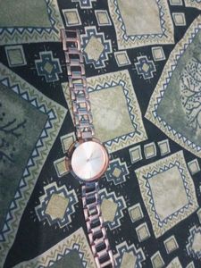 Stylish Rose Gold Wrist Watch
