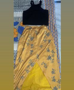 So Chic And Sexy Golden Skirt😍